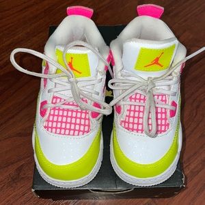 Toddler retro 4 Jordan size 7